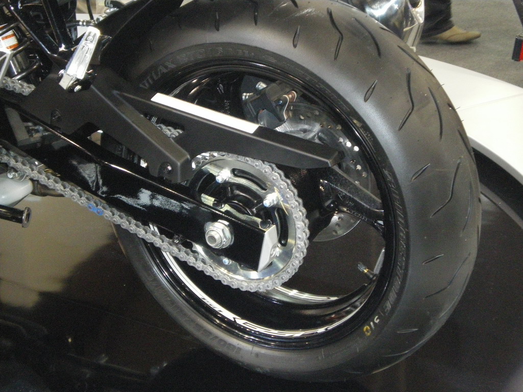 Suzuki GSR 750 - EICMA 2010