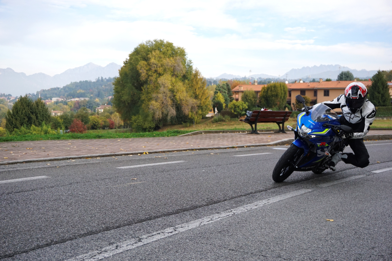 Suzuki GSX 125 S ed R - prova su strada 2017