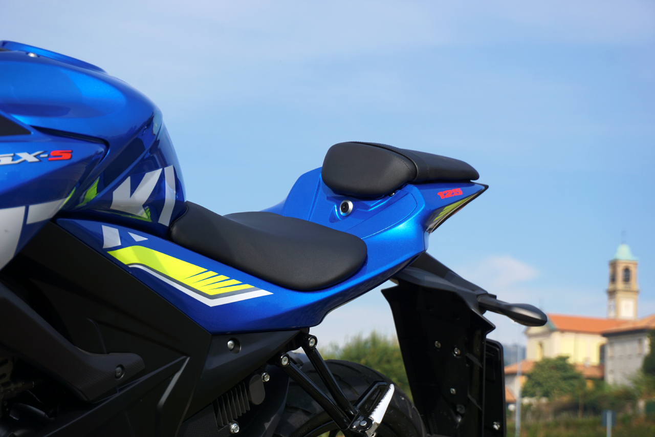 Suzuki GSX 125 S ed R - prova su strada 2017