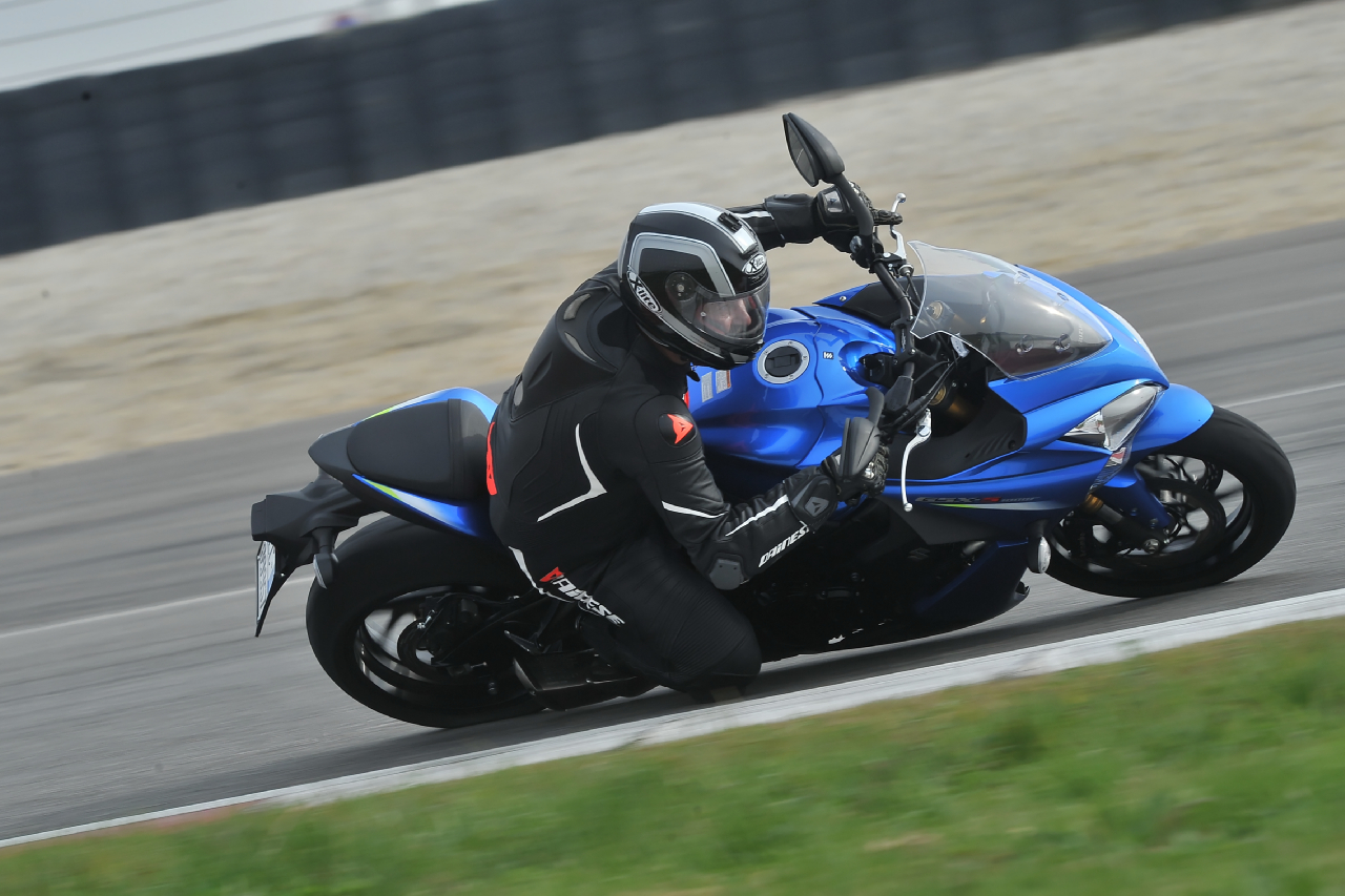 Suzuki GSX-S1000F - Prova su strada 2015