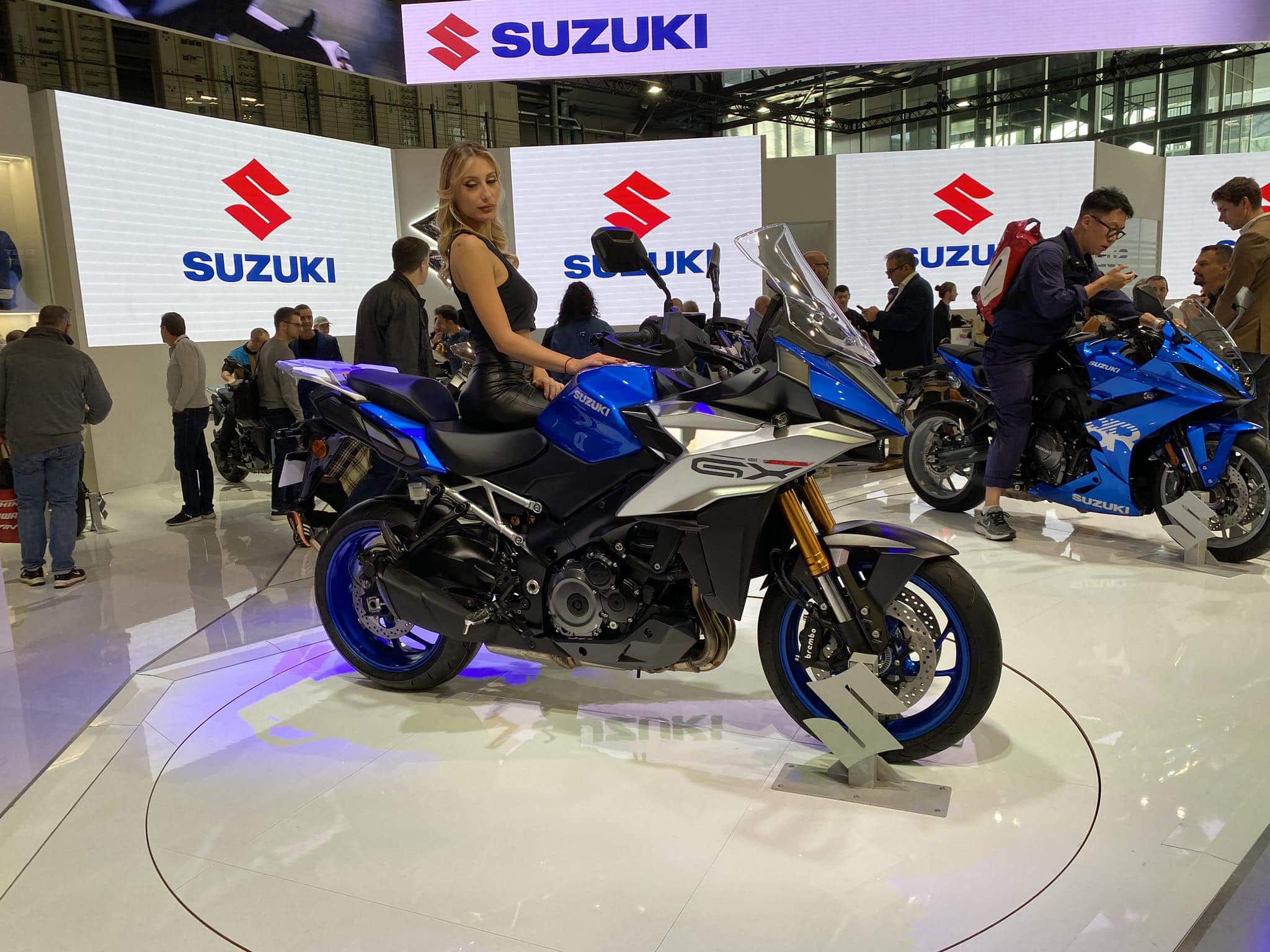 Suzuki GSX-S1000GX e GSX-8R - EICMA 2023