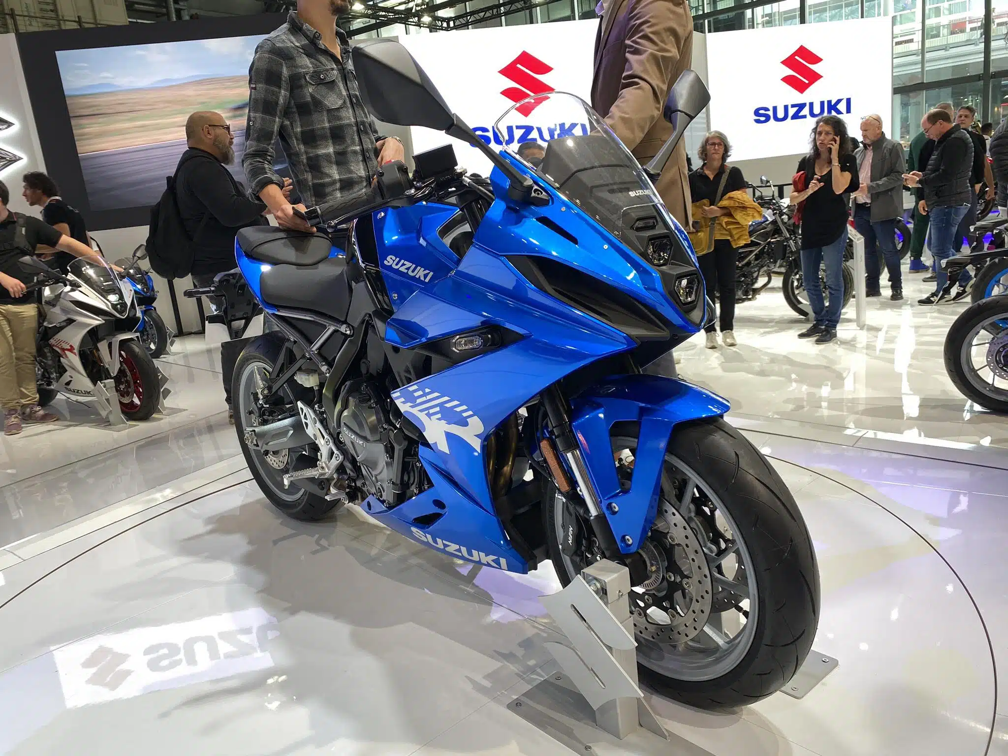 Suzuki GSX-S1000GX e GSX-8R - EICMA 2023