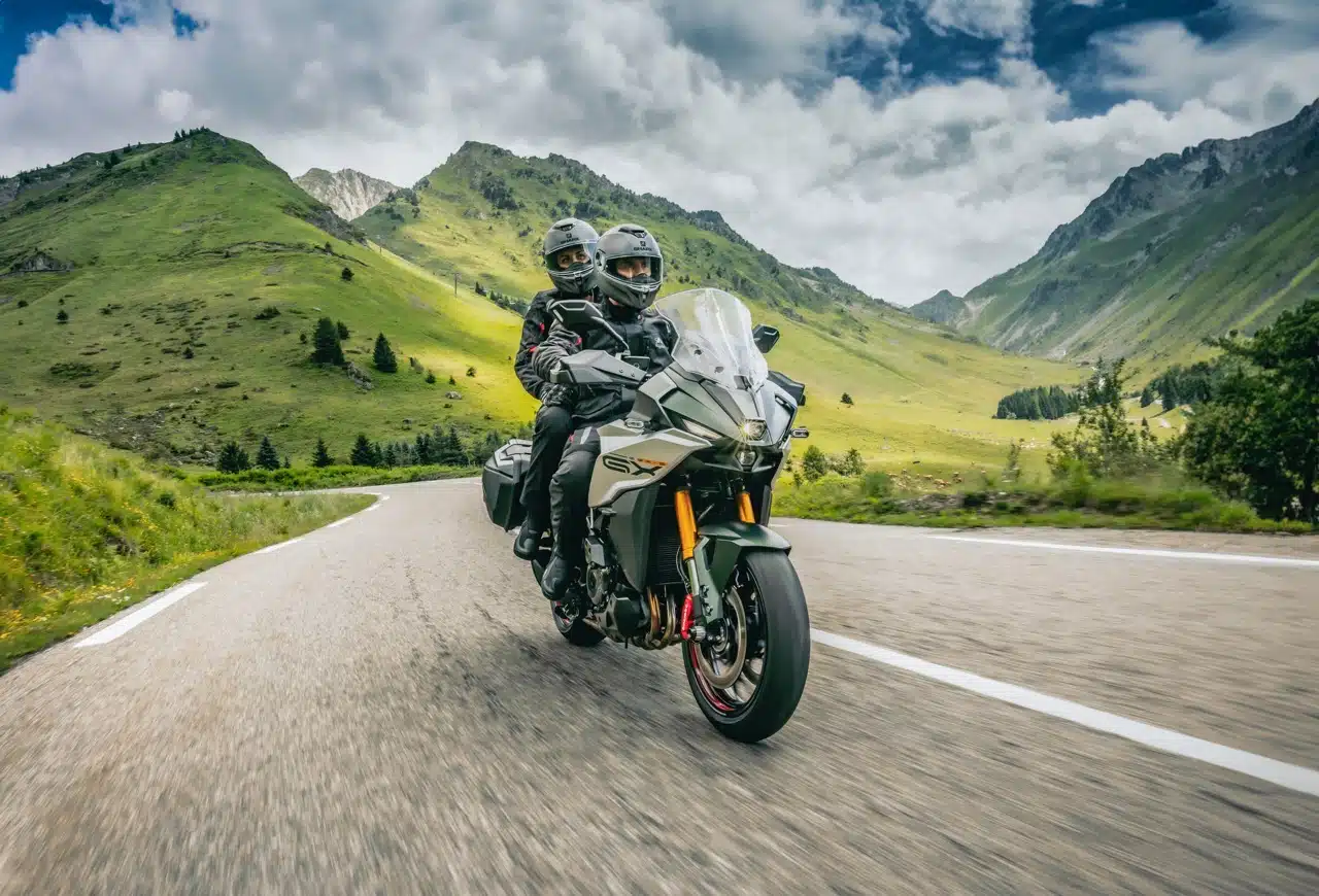 Suzuki GSX-S1000GX e GSX-8R - Foto ufficiali