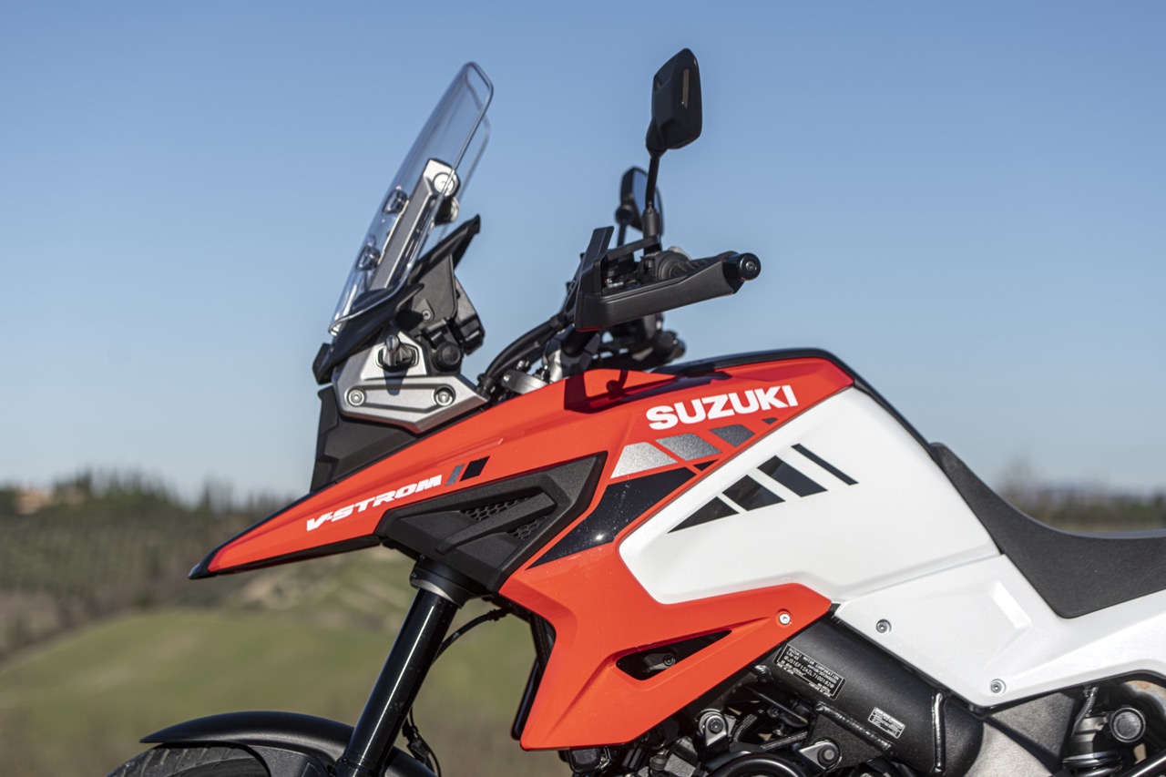 Suzuki V-Strom 1050 XT - nuove foto 2020 