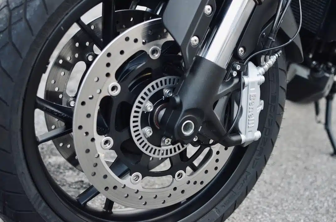 Test ride Benelli Leoncino 800