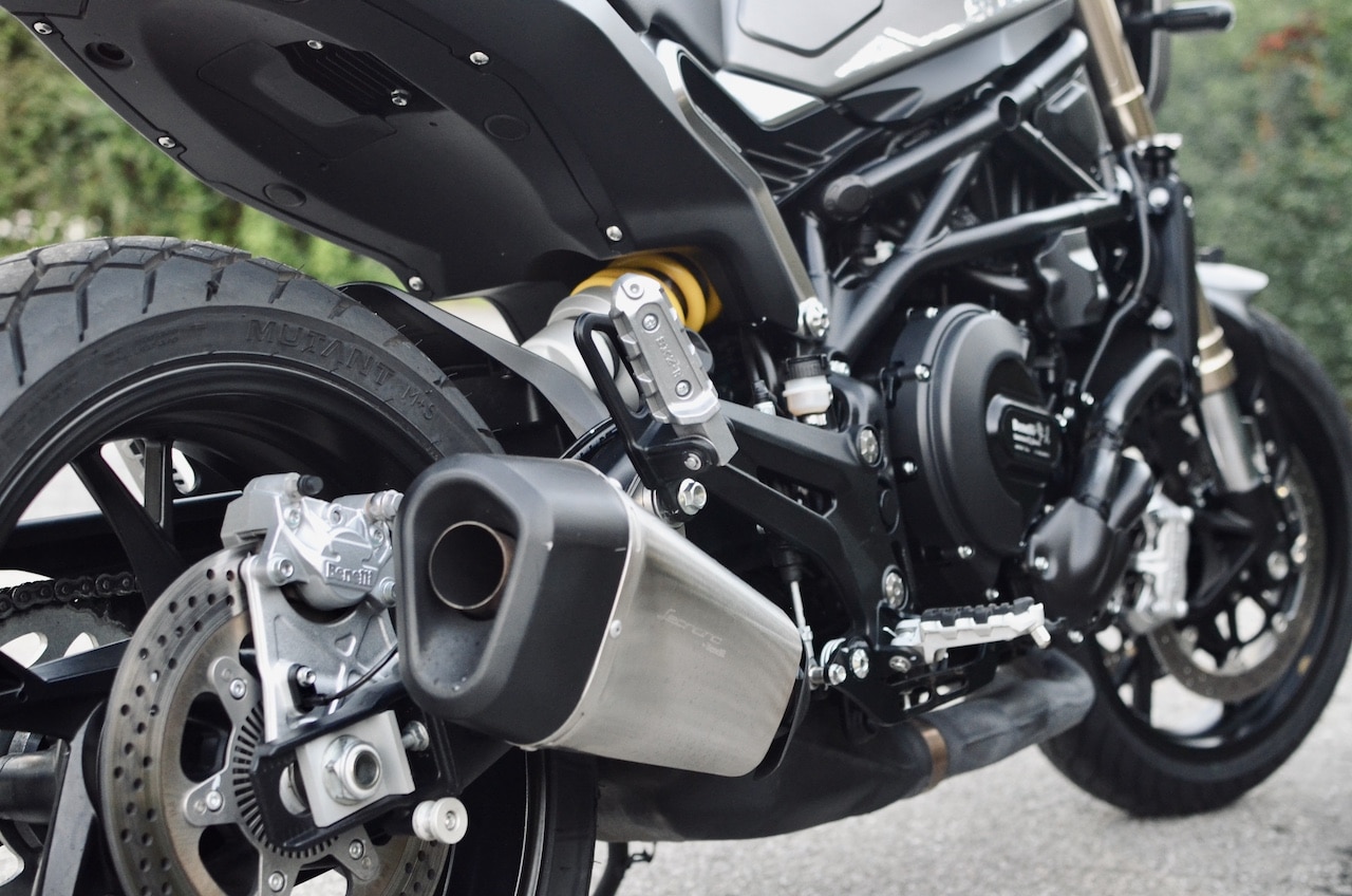 Test ride Benelli Leoncino 800