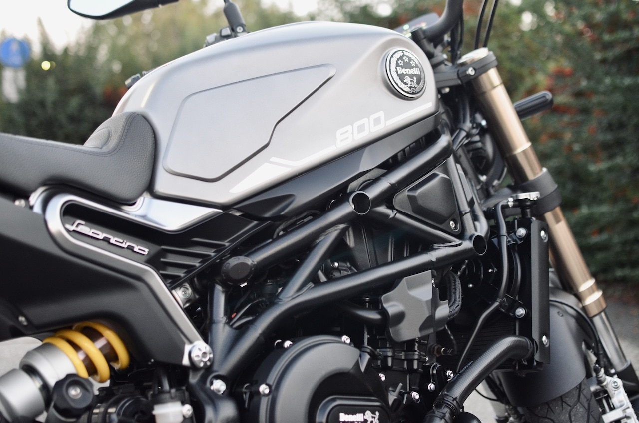 Test ride Benelli Leoncino 800