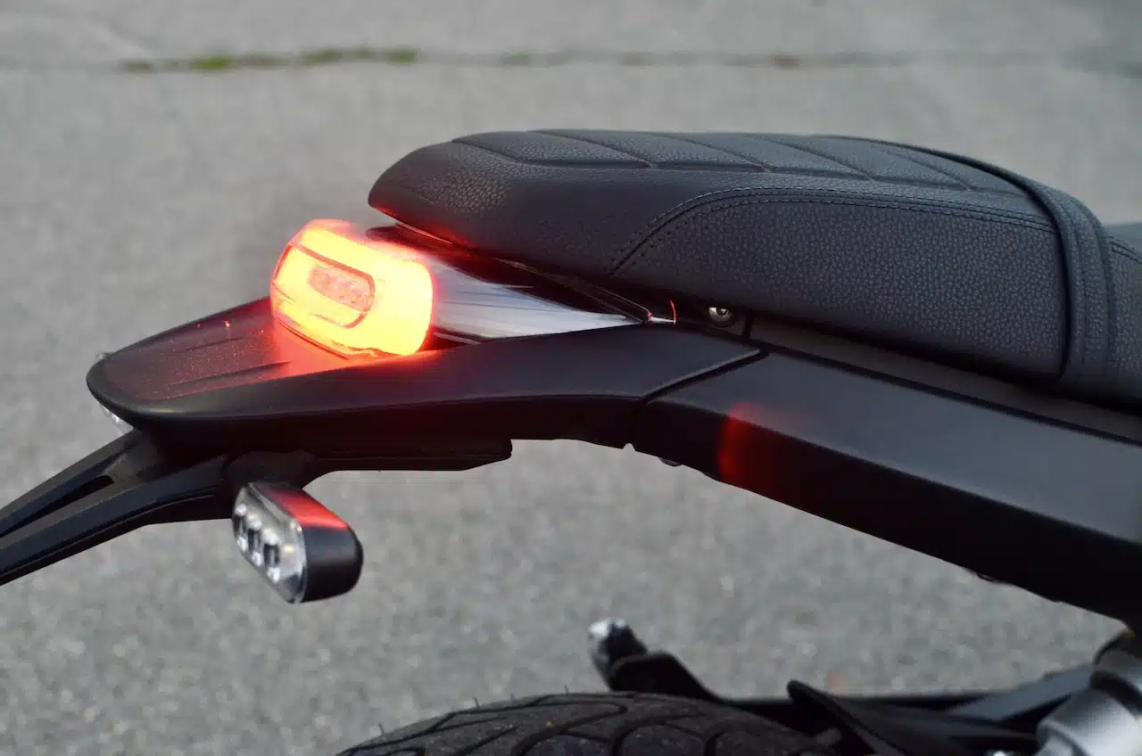 Test ride Benelli Leoncino 800