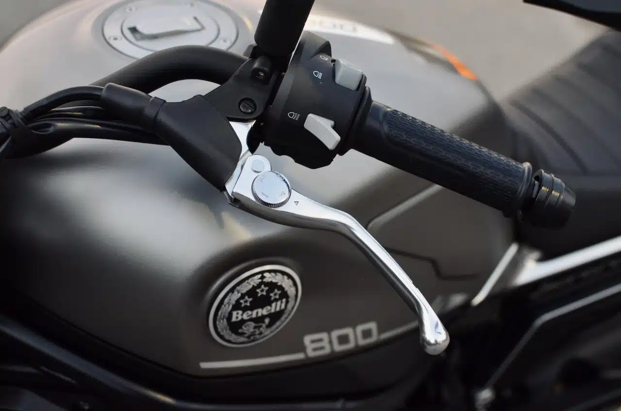 Test ride Benelli Leoncino 800