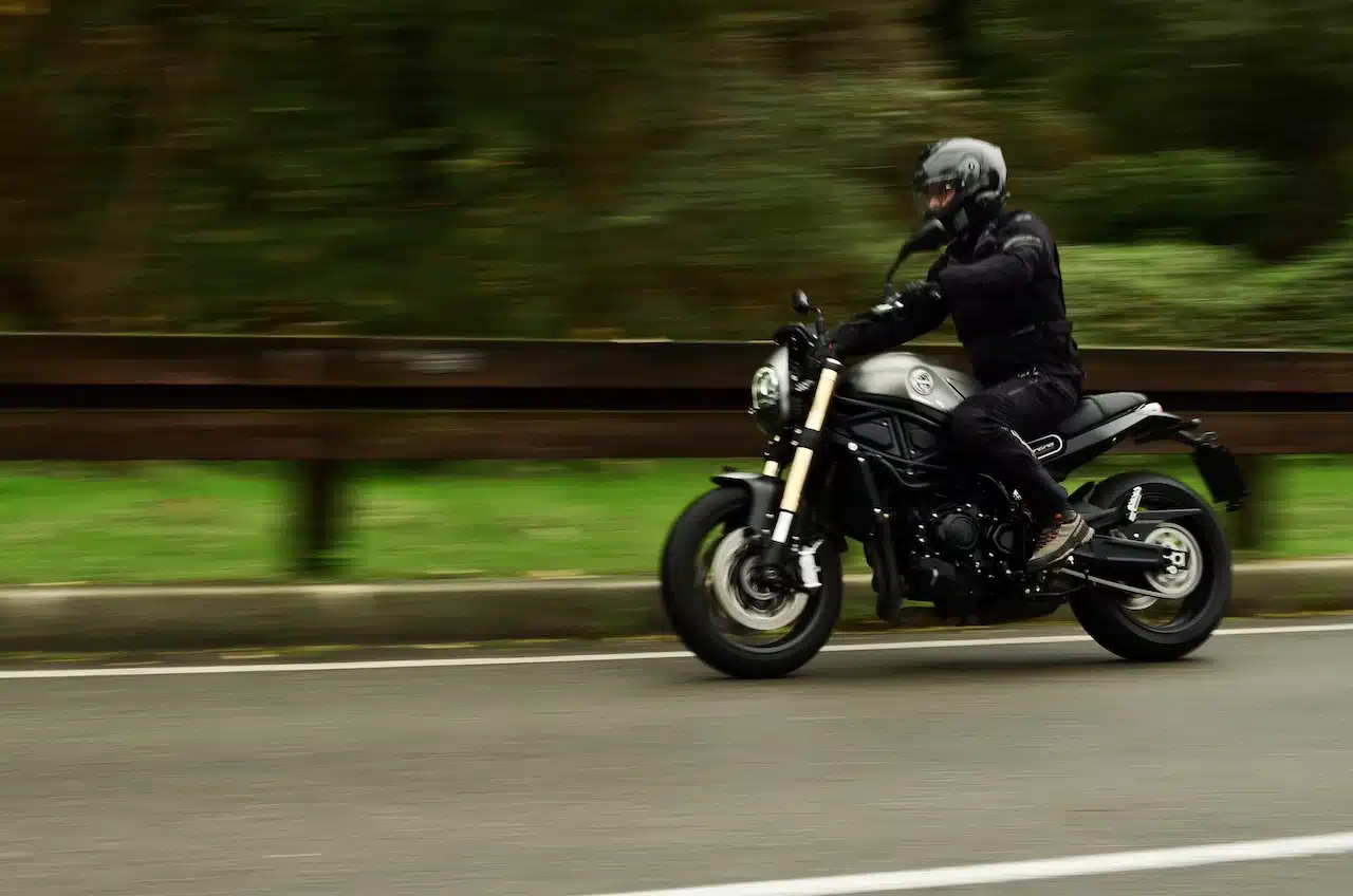 Test ride Benelli Leoncino 800