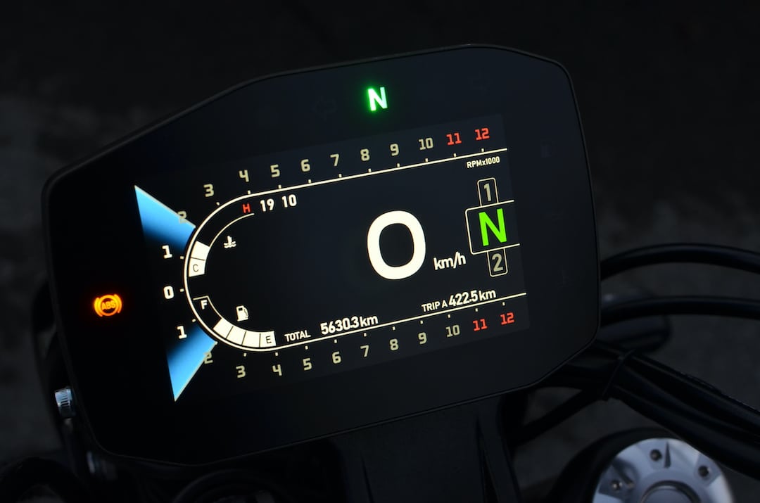 Test ride Benelli Leoncino 800