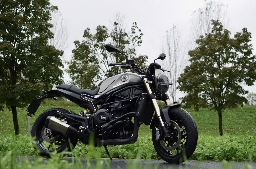 Test ride Benelli Leoncino 800