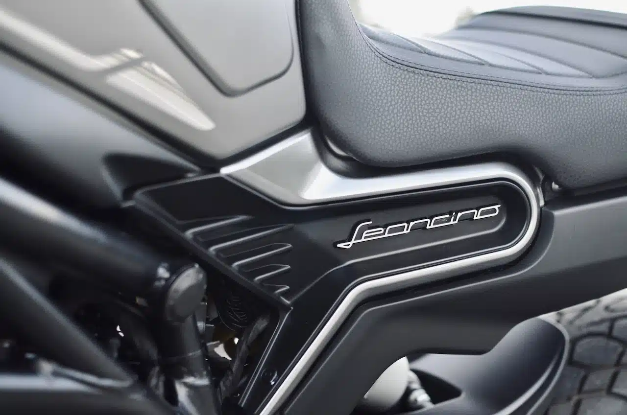 Test ride Benelli Leoncino 800