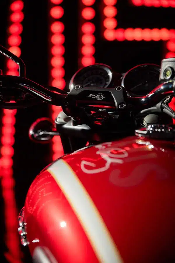 Triumph Bonneville T120 Elvis 