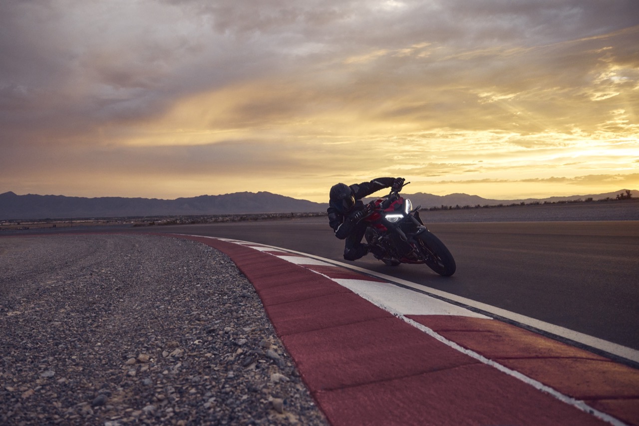 Triumph -  gamma Street Triple 2023  