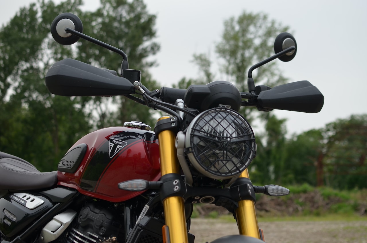 Triumph Scrambler 400 X prova