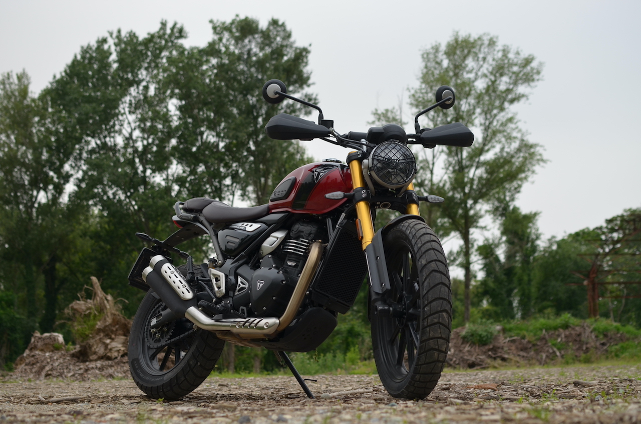 Triumph Scrambler 400 X prova