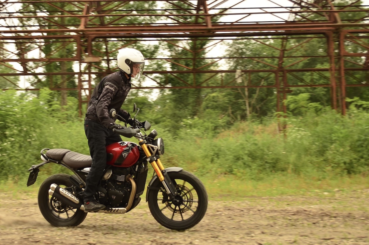 Triumph Scrambler 400 X prova