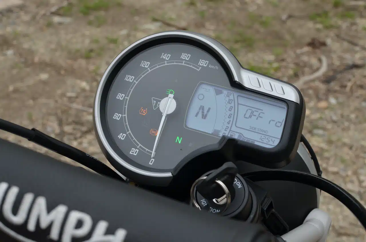 Triumph Scrambler 400 X prova