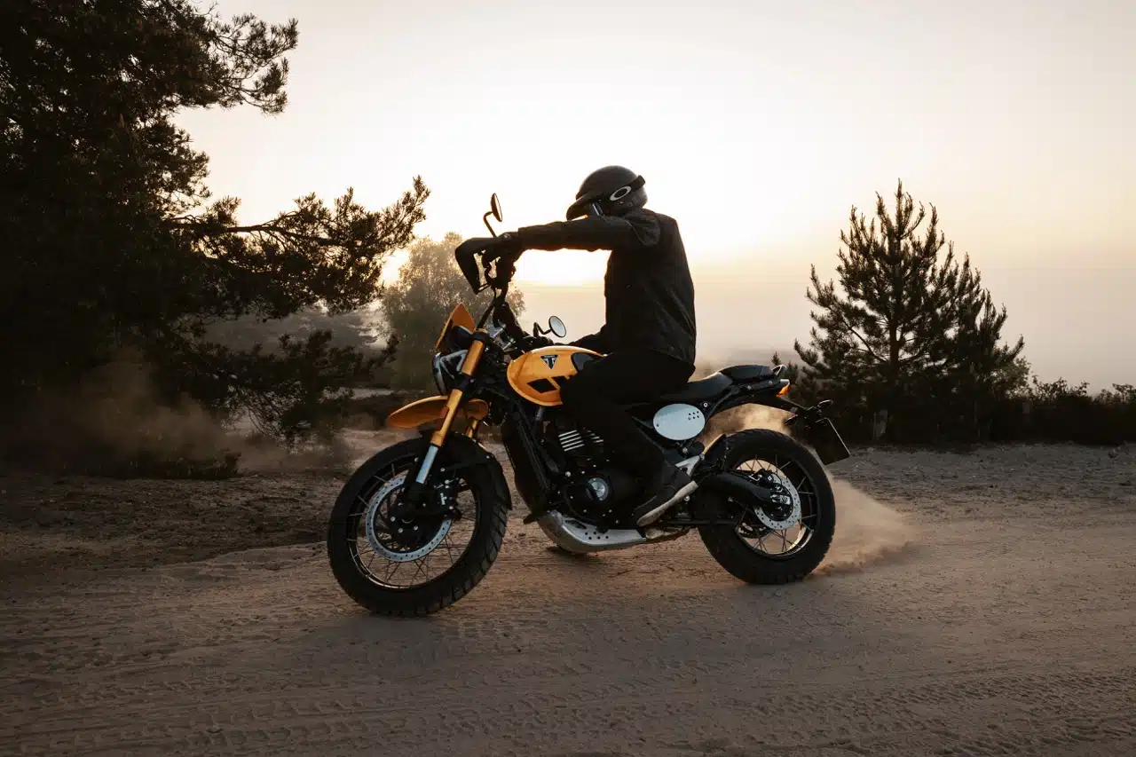 Triumph Scrambler 400 XC 2025 - Foto ufficiali
