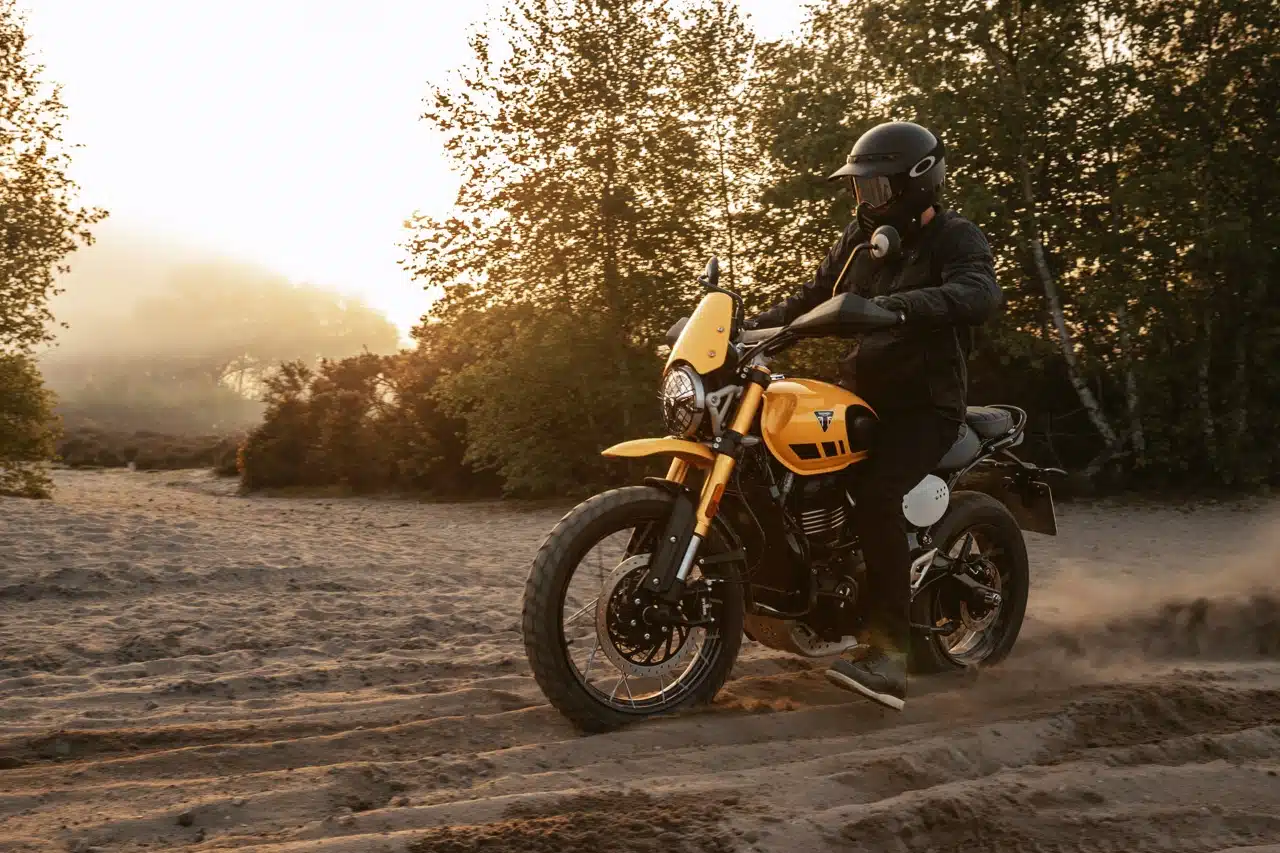 Triumph Scrambler 400 XC 2025 - Foto ufficiali