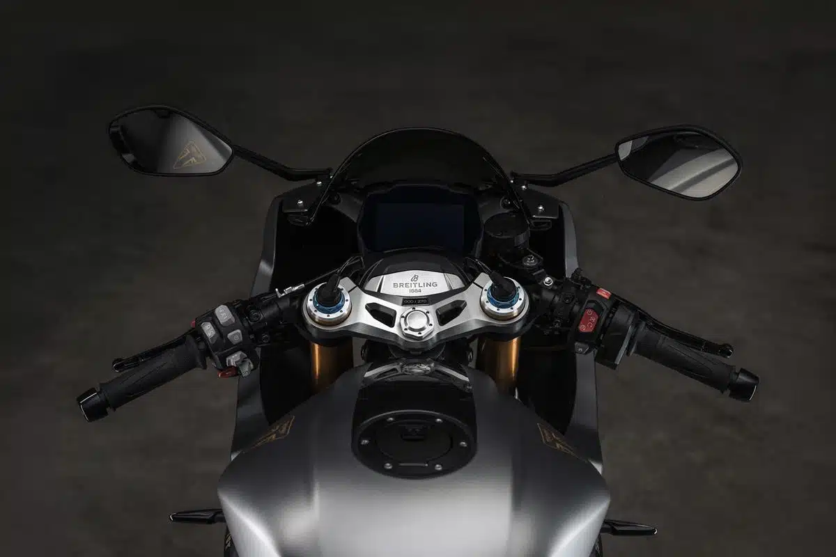 Triumph Speed Triple 1200 RR Breitling 