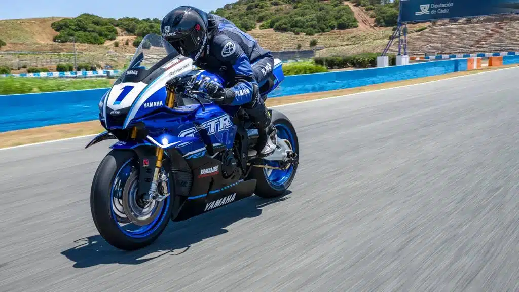Yamaha R1 Race e R1 GYTR 2025