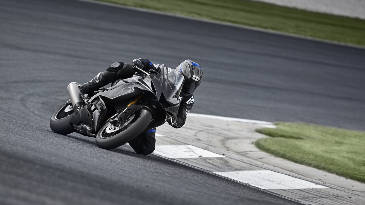 Yamaha R6 Race e R6 GYTR 2022 - foto  