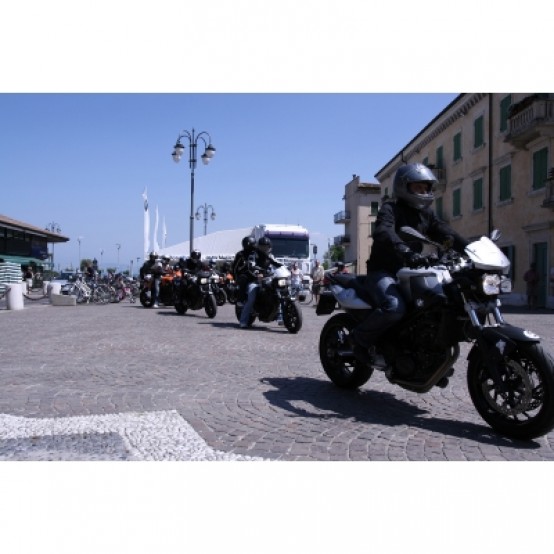 “Fun2Ride Tour” parte da Piacenza il Fun2Ride 2011. La gamma BMW Motorrad in prova sulle strade più belle d’Italia
