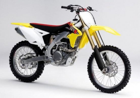 Suzuki RM-Z450 e RM-Z250, motocross con poche novità sostanziali