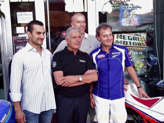 贾科莫·阿戈斯蒂尼 (Giacomo Agostini) 在红点咖啡馆