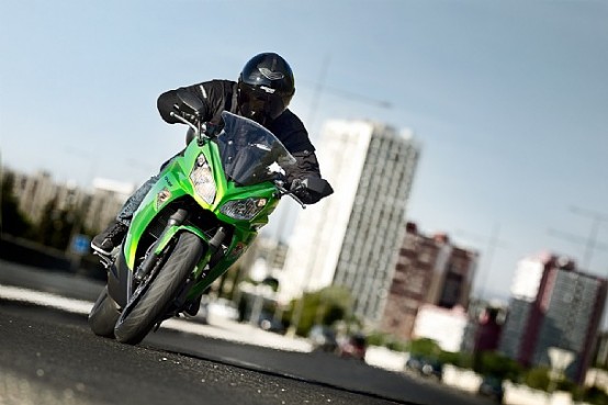 Kawasaki ER-6n 2012 amplifica i concetti: divertimento, stile, facilità