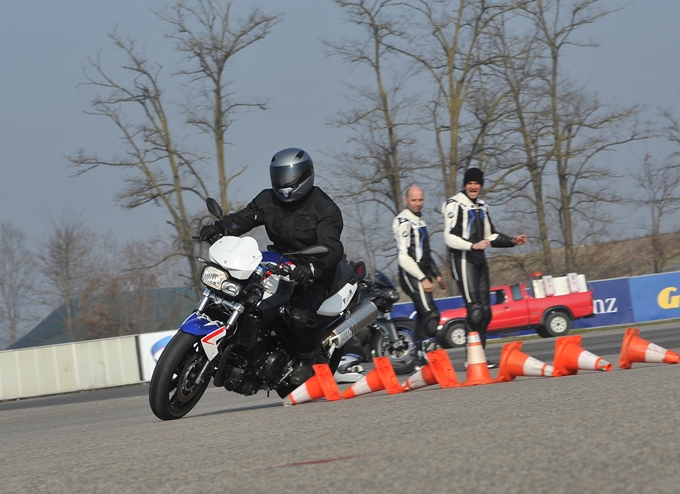 BMW Motorrad pensa alla sicurezza sulle due ruote
