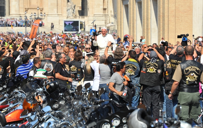 Zegen van paus Franciscus voor Harley Davidsons