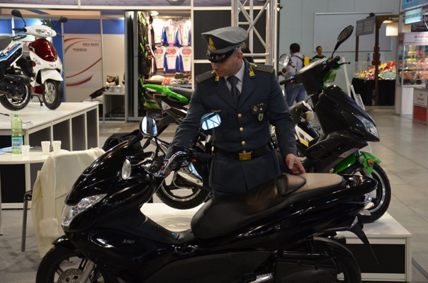 EICMA 2013: sequestro di scooter cinesi, Honda sventa episodio di contraffazione
