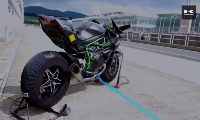 Kawasaki H2R, болид на трассе [Видео]