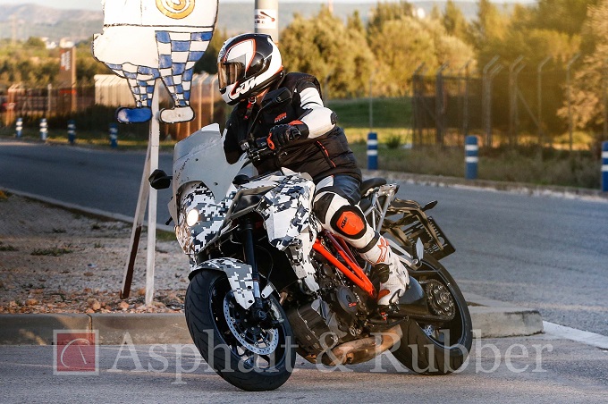 KTM SMT 1290/Supermoto T, the first images of the new touring are online