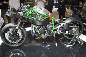 Kawasaki Ninja, die offiziellen Preise der Straßenversion und der Rennstreckenversion wurden veröffentlicht