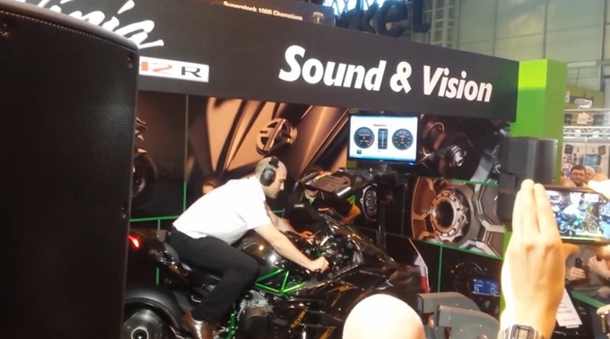 Kawasaki Ninja H2R, la superbike sprigiona la sua potenza sul Dynojet 250i [VIDEO]