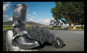 Michelin, gli stivali da moto ora avranno suole ad alte prestazioni