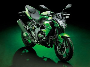 Kawasaki Z250sl (SuperLight) e Z300, si completa la gamma delle “Zetine”