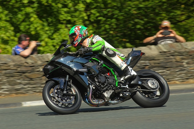 Kawasaki Ninja H2R e James Hillier TT 2015