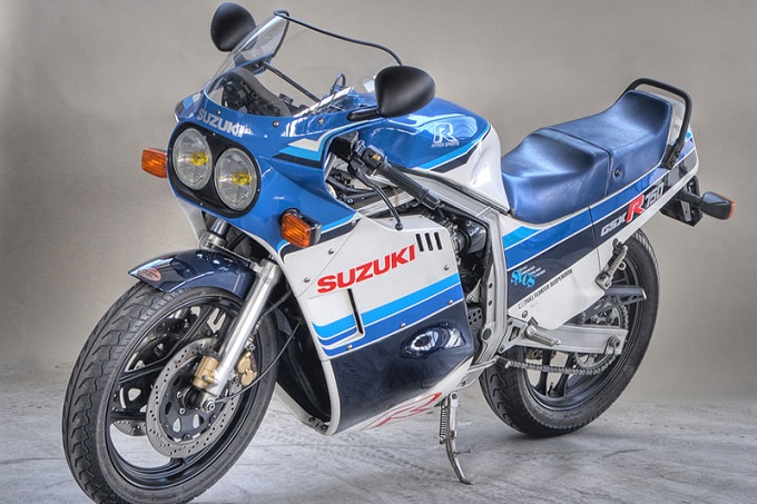 Suzuki GSX-R, una Fan Page su Facebook ne festeggia il 30esimo anniversario