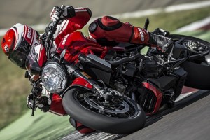 Ducati, nella gamma 2016 anche la nuova 959 Panigale e la nuova 939 Hypermotard