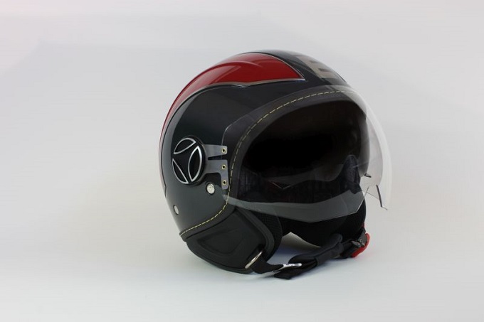 Momodesign: arriva il nuovo casco in partnership con KSS