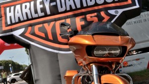 Harley-Davidson Dark Custom Tour arriva a Lignano Sabbiadoro