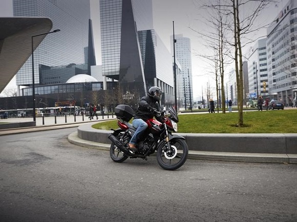 YAMAHA YS125, la première moto de la gamme Urban Mobility de la marque japonaise arrive sur le marché