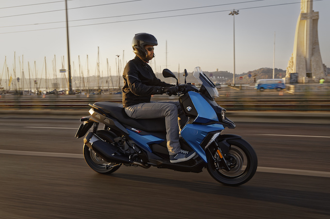 BMW C 400 X: the debut among medium-sized scooters at Eicma 2017