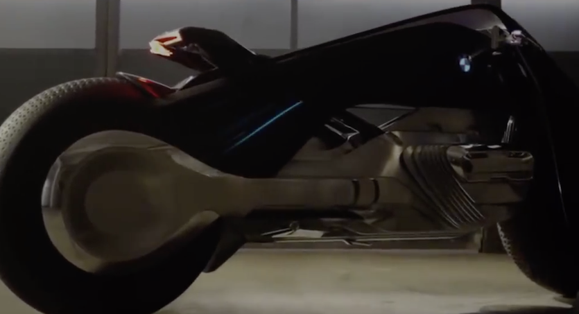 BMW: si lavora alla prima moto con intelligenza artificiale [VIDEO]