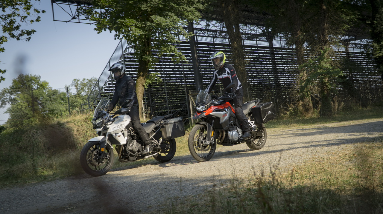 Triumph_Tiger_800_XRT_BMW_F850GS_doppia_prova_su_strada_2018_59